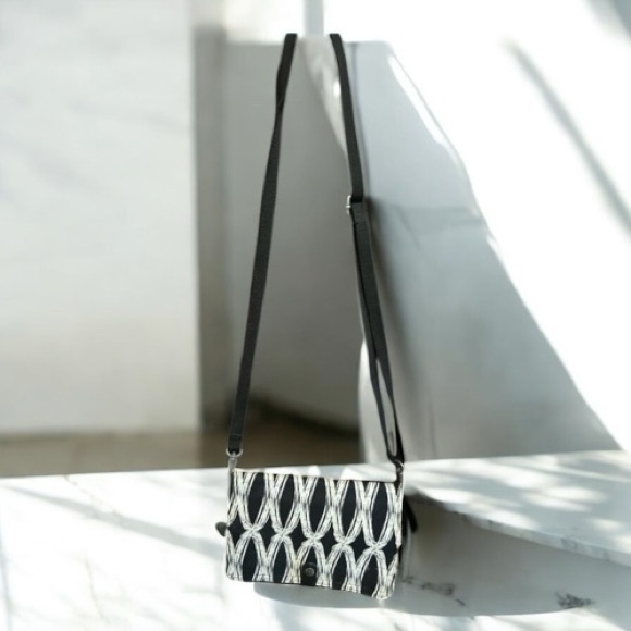 thirty-one Handbags - Thirty One Crossbody Bag